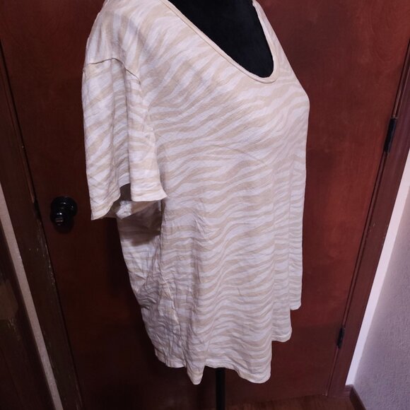 LOFT Ann Taylor Women's Tiger Print Wedge Tee Shirt Size XL - Picture 3 of 11